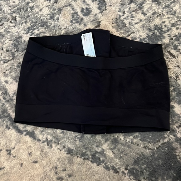 Medela 3 in 1 Pumping and Nursing Bra, Hands Free Pumping Bustier - Picture 2 of 3